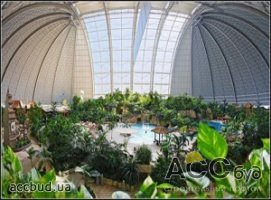 Тропический остров в старом ангаре?